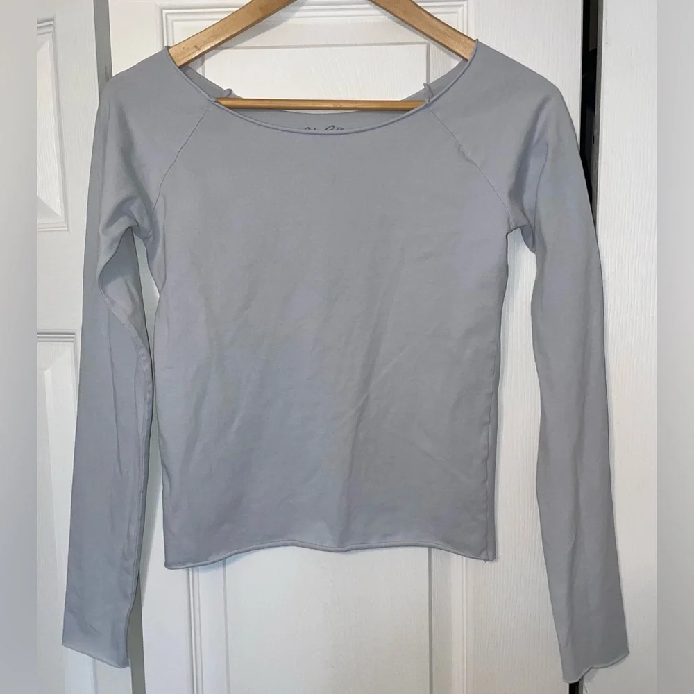 Brandy Melville/ John Galt Women's Light Blue Long Sleeve Top - Picture 2 of 3